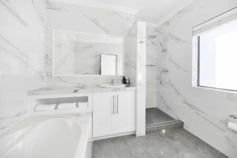 4 Bedroom Property for Sale in Hermanus Heights Western Cape